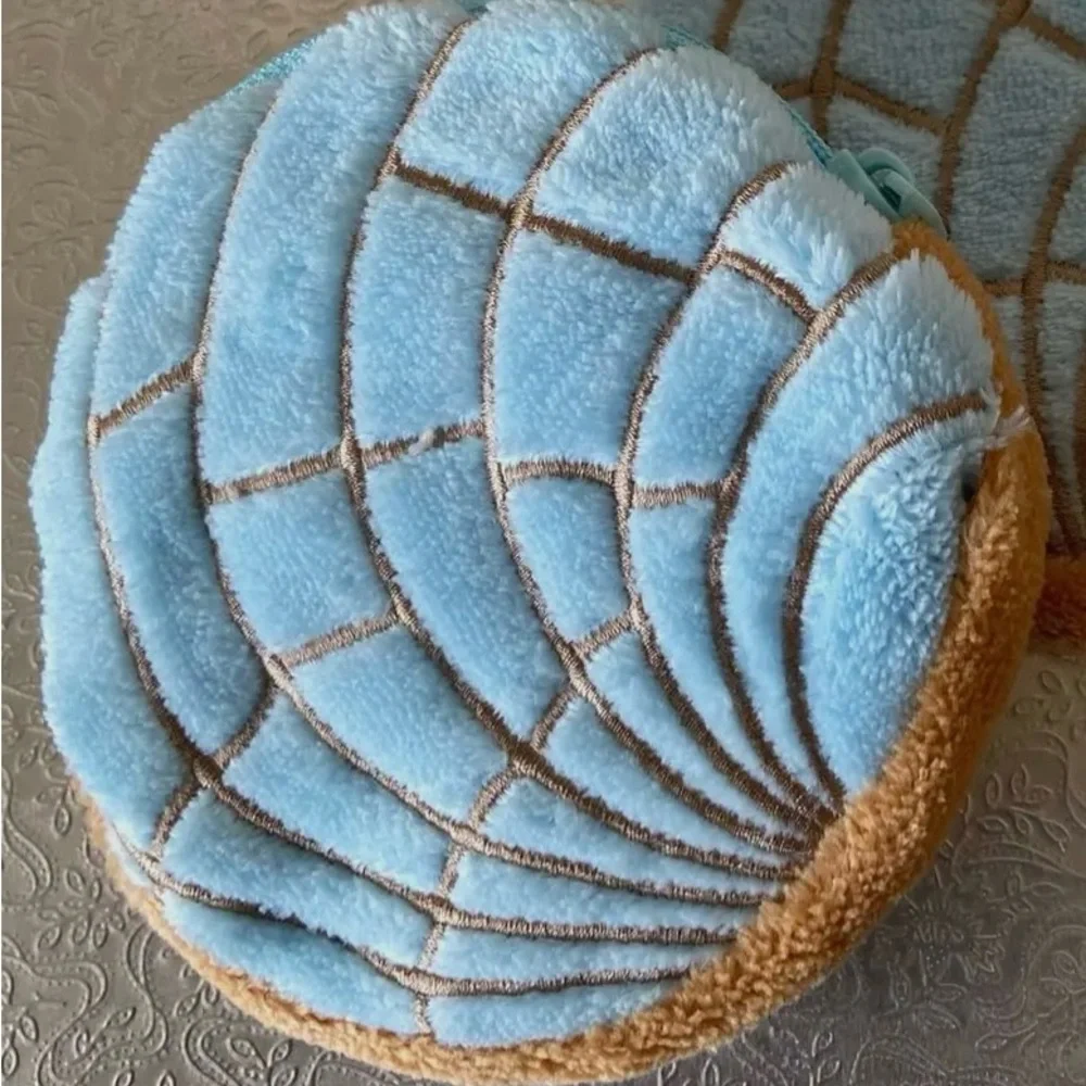 “Concha” Shell-Shaped Coin Purse - Picture 2 of 3